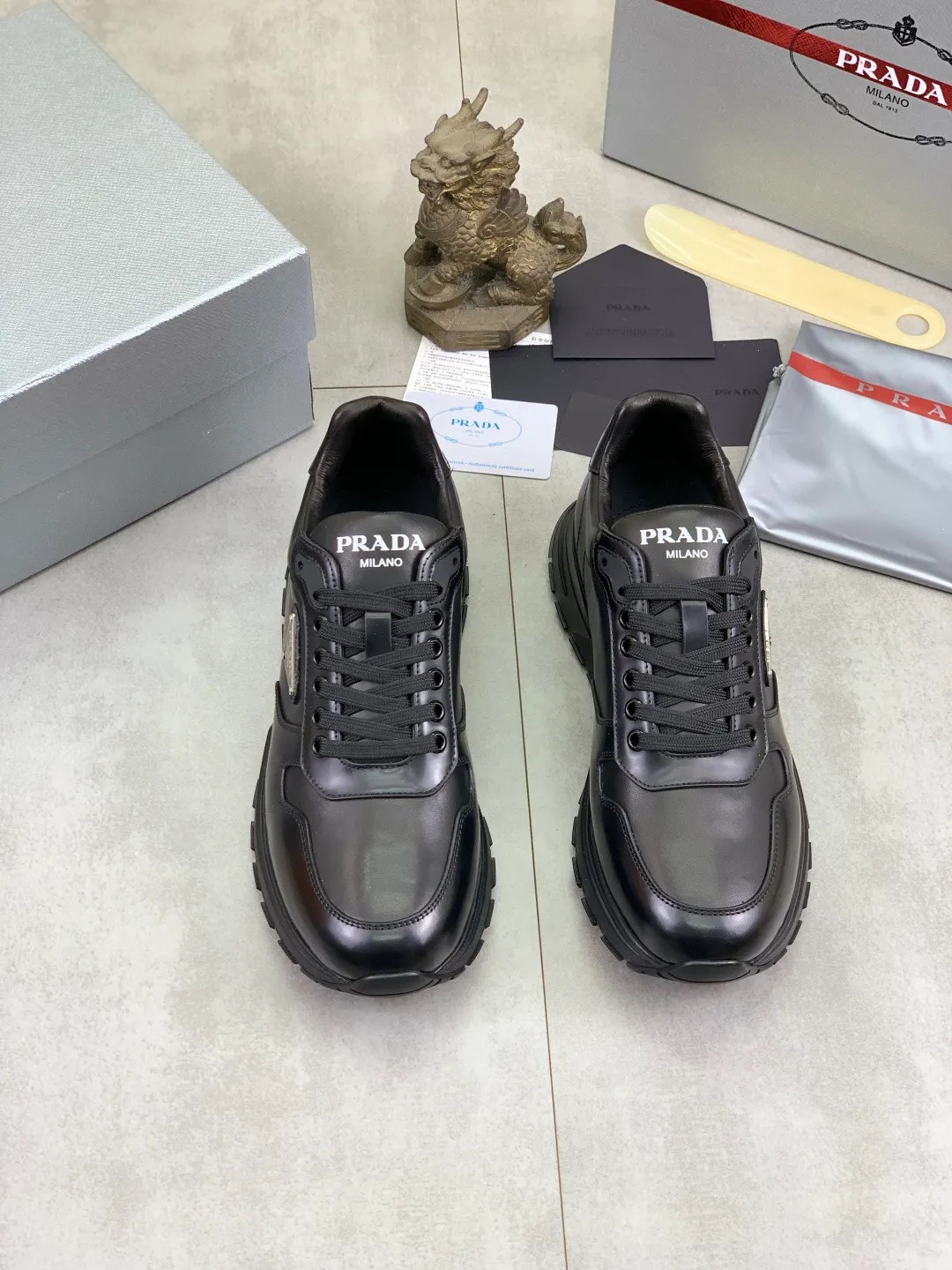 Men's shoes 💰P580💰 [New style] High version official website popular models are on the market, 🆘 The trendy brand (Prada) mainly promotes popular models, avant-garde and versatile fashionable men's shoes private version mold opening, cowhide surface splicing 1:1 replica... Fashion is simple, original imported cowhide and lining cowhide feet; the atmosphere and personality are more fashionable, eye-catching and pursuing class. It will subvert the old idea and be with you to spend time with you. A must-have for fashionistas! Must keep for yourself ! High-end comfort, high-end quality workmanship. Size: 38-45; multiple colors available.